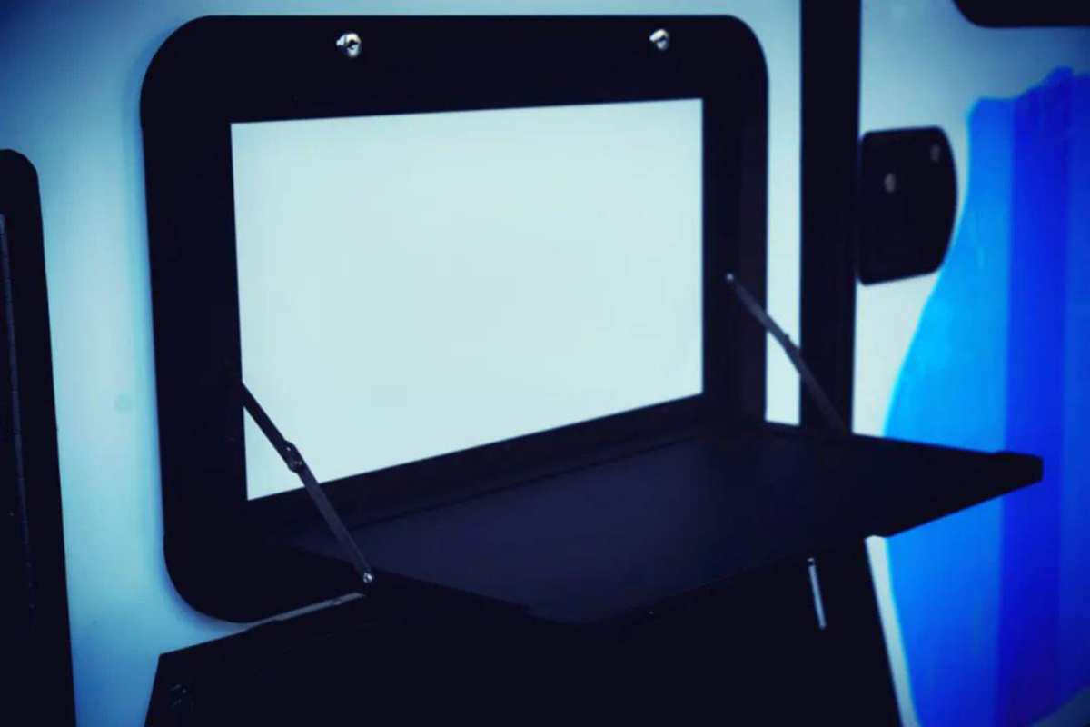 新款国六麦卡单排越野房车,定制四驱越野全地形b型长轴房车