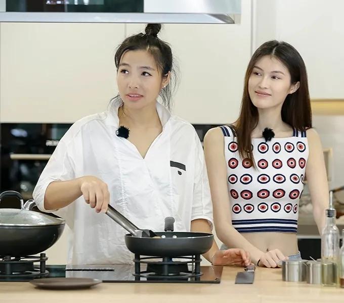 维密超模何穗健身,何穗40秒变脸