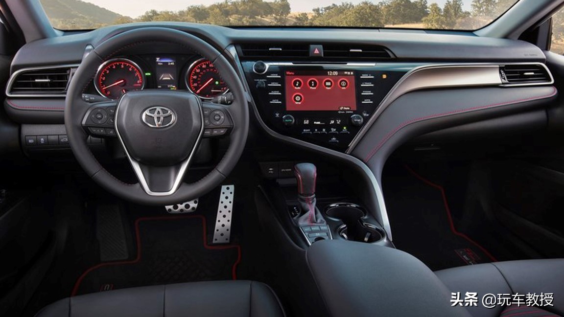 30万丰田凯美瑞混动最新款,凯美瑞全球销量累计多少台