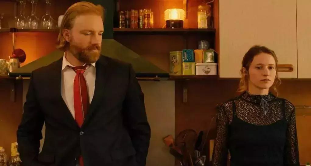 一家人的故事电视剧,一家人背后故事