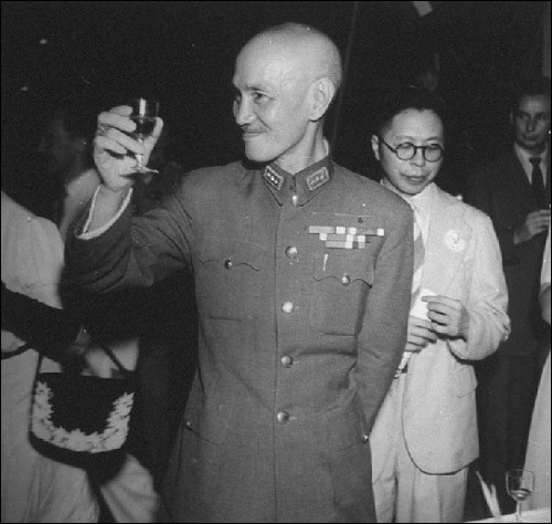 毛*东泽**和蒋介石，是如何评价项羽的？老蒋缺少项羽的“英雄气概”