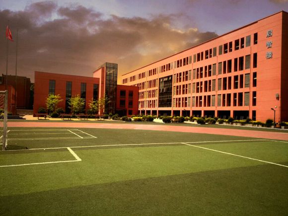 让每朵鲜花都艳丽：西安五十五中师生共创的校园歌曲教育叙事