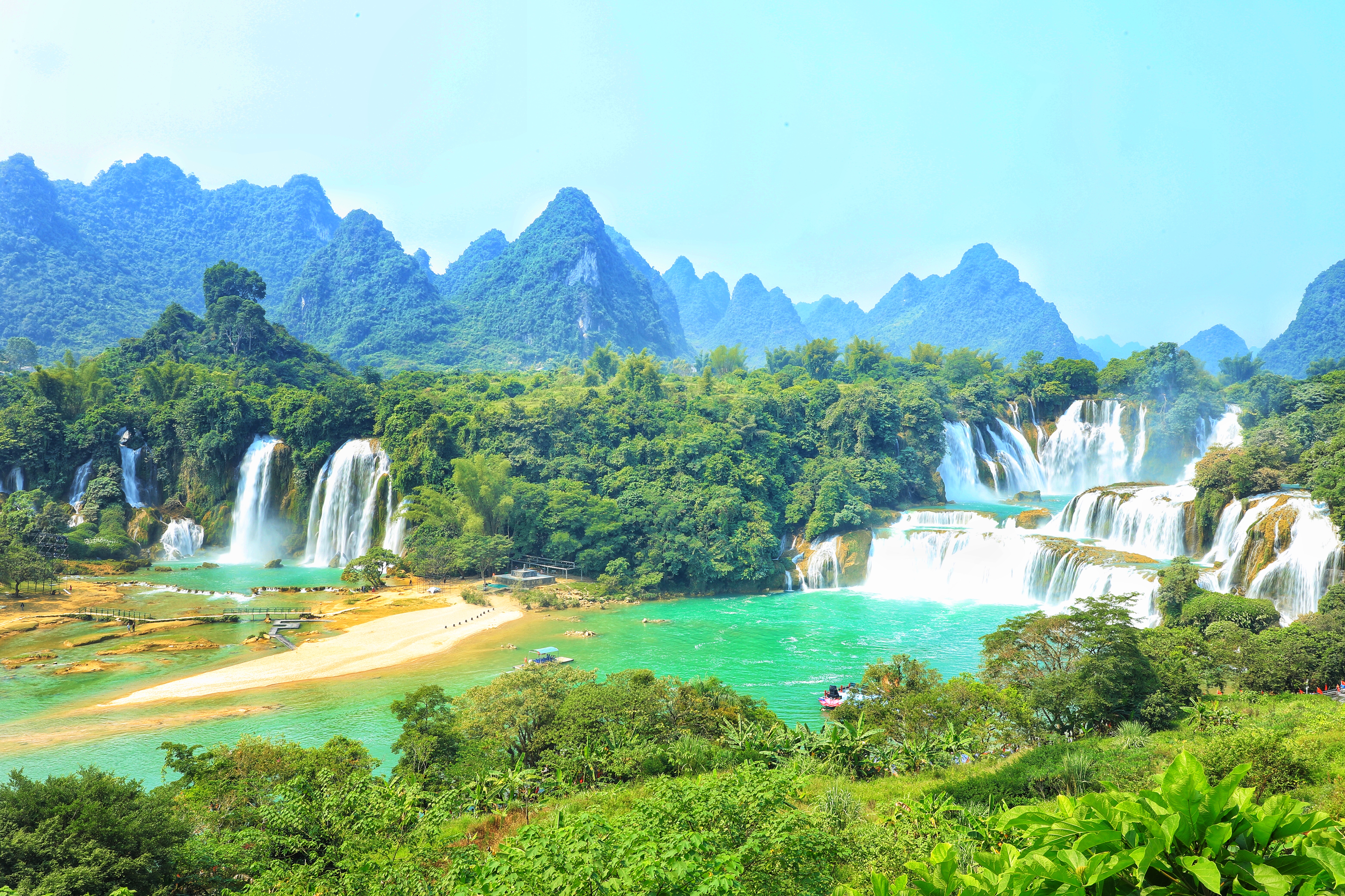 广西德天瀑布有灯光,今日广西德天瀑布