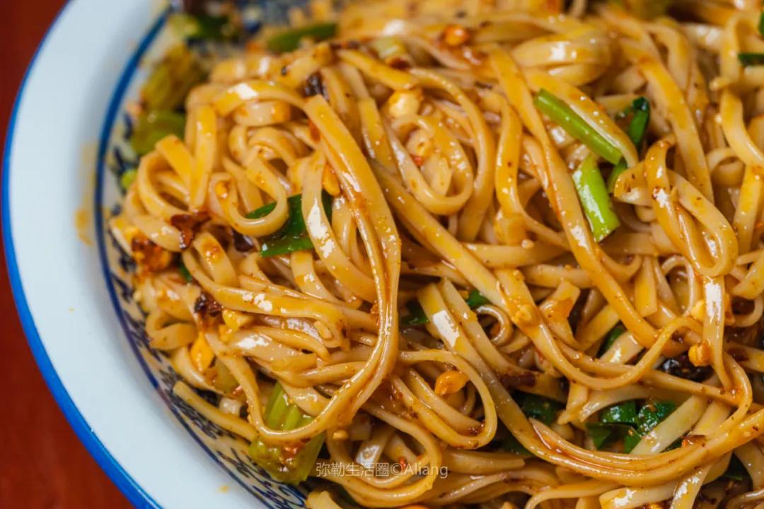 弥勒97年历史的老饭店，传了四代人，穿开裆裤小娃吃成了老头