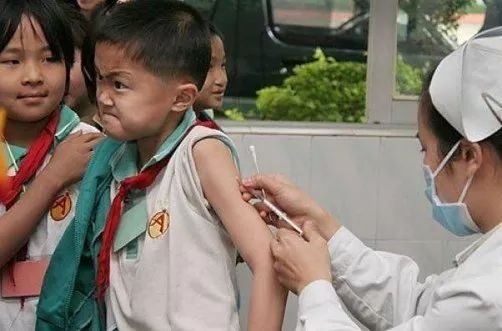 用管道疏通剂和铝箔纸自制氢气球,管道疏通剂做气球