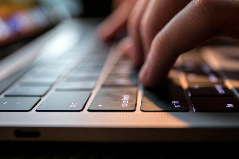 surfacepro和笔记本对比评测,macbookairm2和surfacepro9对比