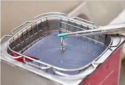 黄金、铂金钻戒戴久了，不如以前亮？怎么办？狮子优选珠宝课堂