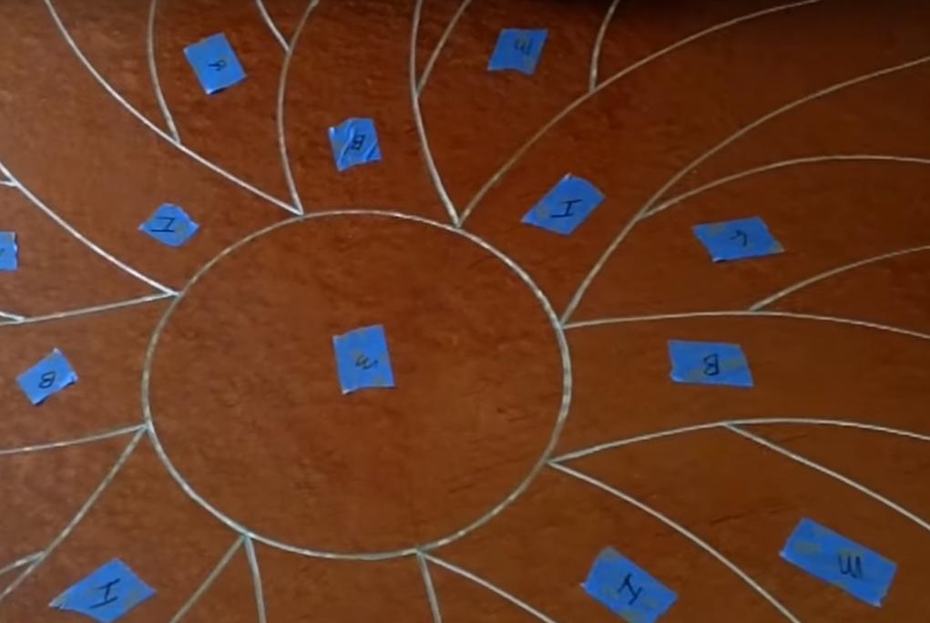 现在谁家还有砖铺的院子,谁家有铺地板砖的