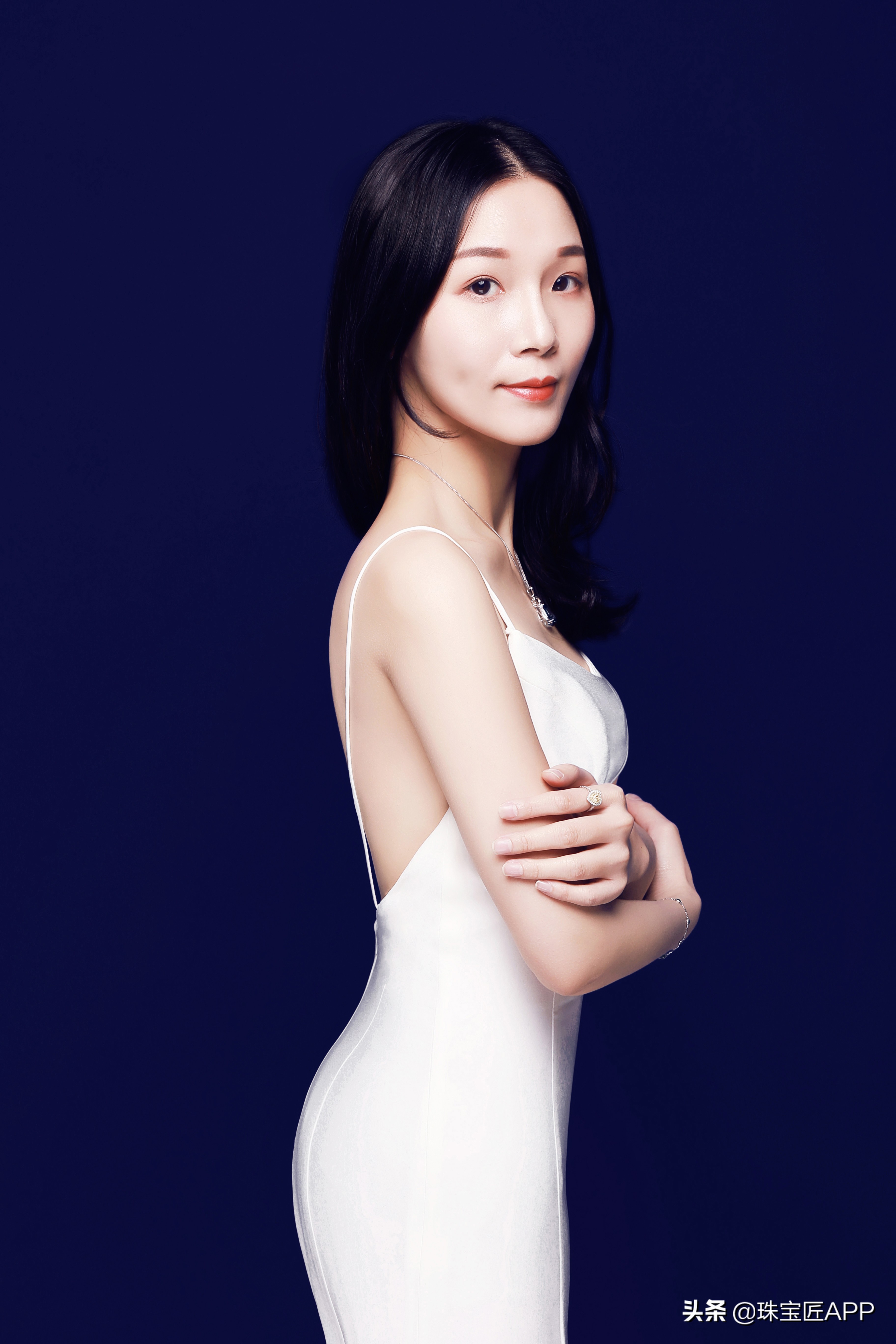 21岁创办公司,4年考了7个证,90后新锐珠宝设计师:高倩倩