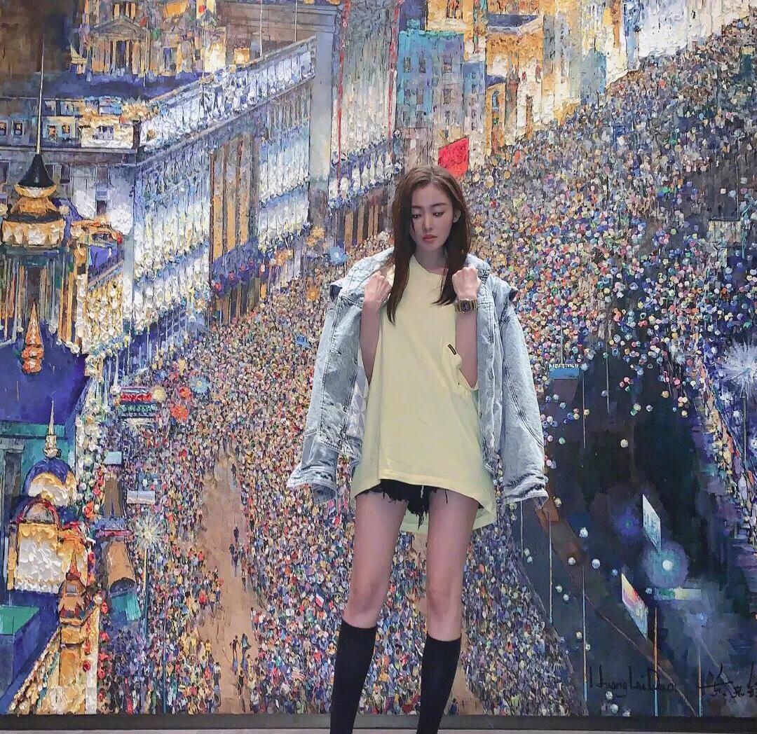 张天爱杂志大秀长腿,张天爱秀长腿