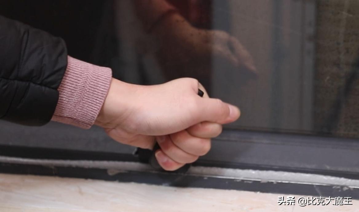 冬天房子窗户漏风怎么做,冬天窗户漏风家里冷飕飕