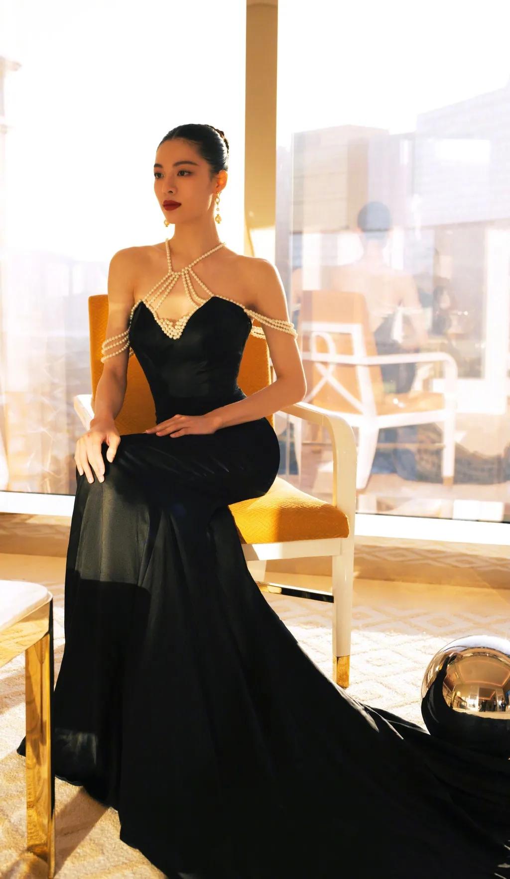 除了优雅贵气,珍珠还能休闲、叛逆、又嘻哈?