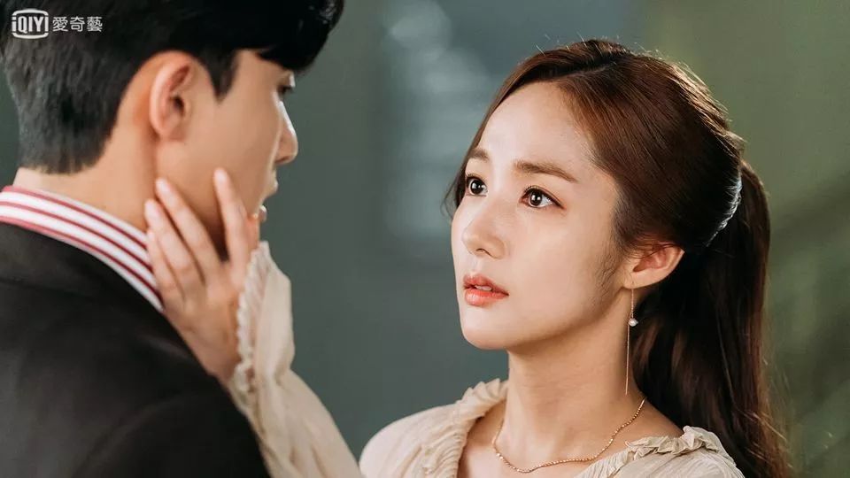 通勤怎么穿才好看,春季通勤怎么穿气质出众呢