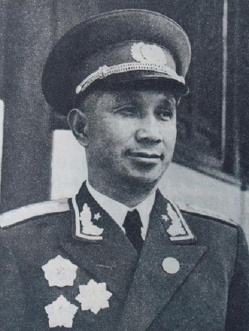 五五授衔时，人民*队军**八位最出众的参谋长，分别被授予什么军衔？