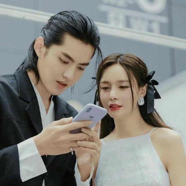 妈妈报警、六六道歉、资本弃子,到底谁令吴亦凡一步步跌落神坛?