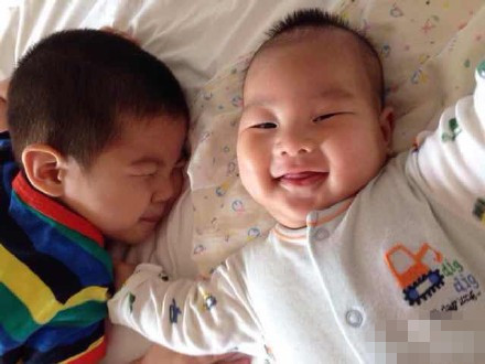 90后妈妈生二胎18小时,90后妈妈生四对龙凤胎