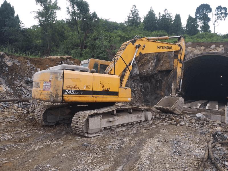 一台挖掘机,70年代的老挖掘机