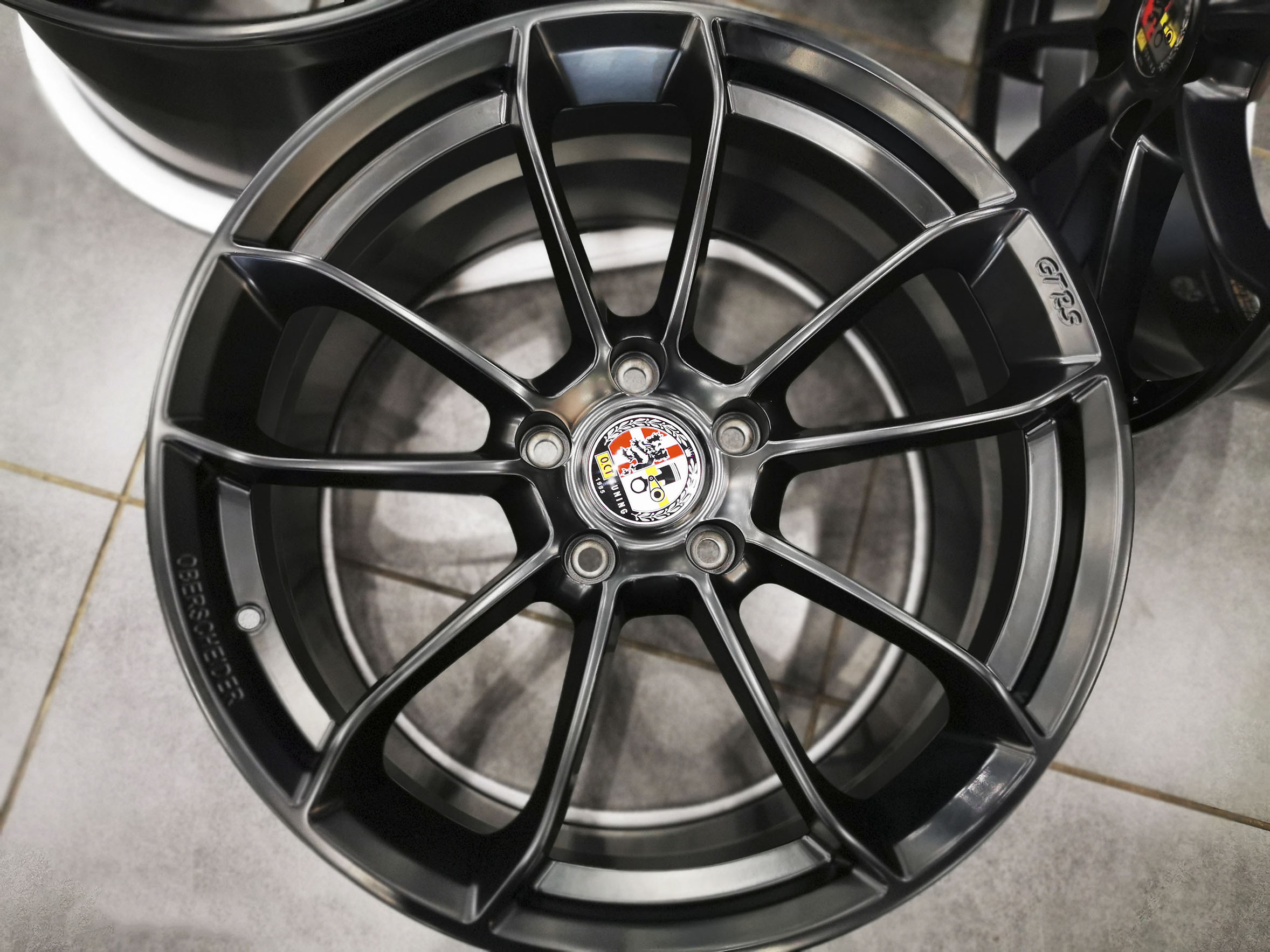 「产品发布」“极致工匠”O.CT发布保时捷718/911赛道版锻造轮毂