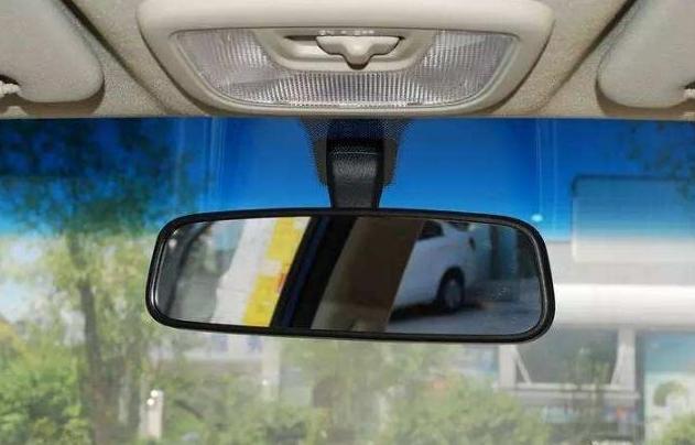 新手司机怎么判断车距车宽,判断车距不压线