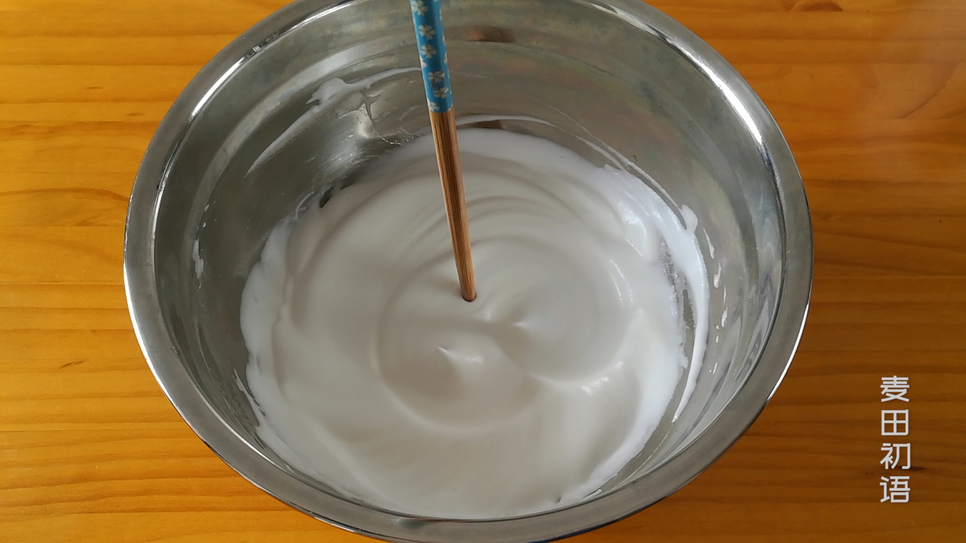 纸杯戚风蛋糕不塌不回缩的诀窍,用纸杯做戚风蛋糕湿乎乎的