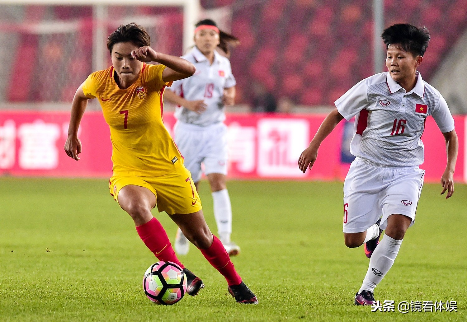 鐜嬮湝閲岀毊,閲岀毊涓轰腑鍥借冻鐞冪暀涓嬬殑韬奖