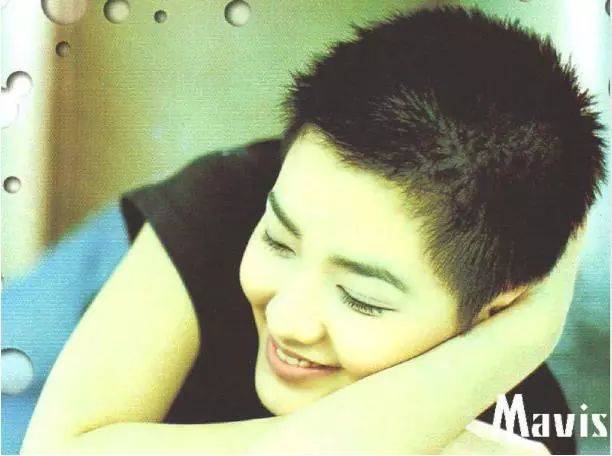 范晓萱割子宫是真的吗,范晓萱打舌钉打耳洞的样子