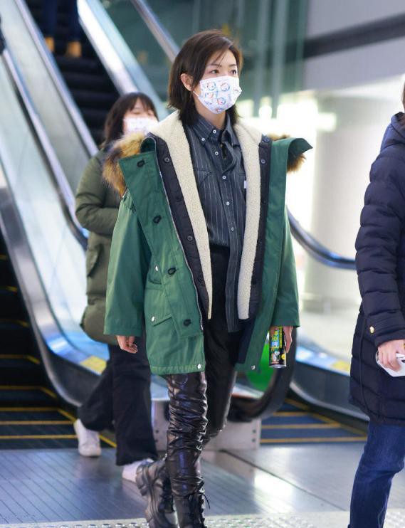 万茜穿搭真迷人,万茜豹纹衬衣搭配