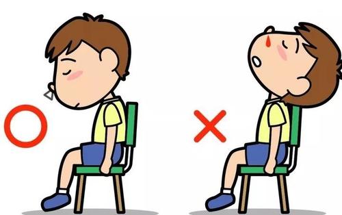 高温干燥的盛夏降临,宝宝越发爱流鼻血,这时候家长该如何处理呢