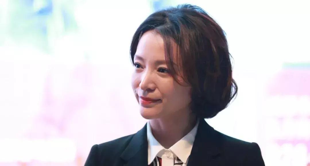 人生娱乐,童年董卿