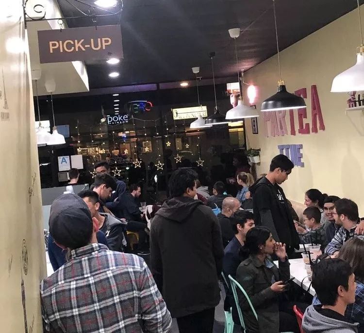 奶茶出海月净利21万威胁星巴克在美国开奶茶店的创业“小生意”