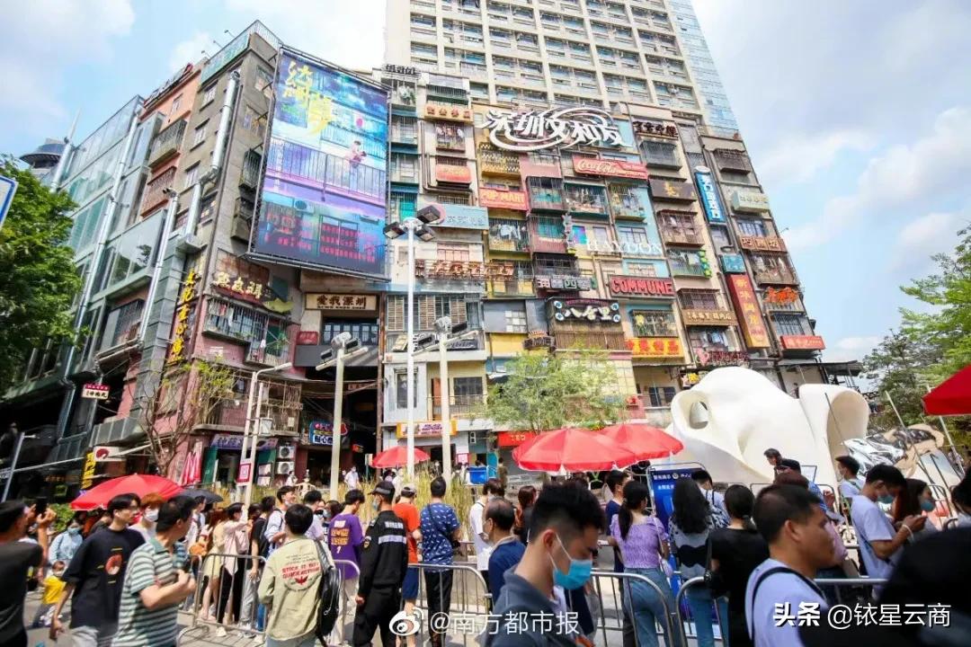 超级文和友深圳开业排队,深圳超级文和友开业大排长龙