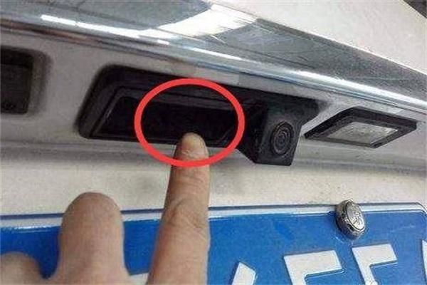 汽车钥匙丢车里了砸哪个玻璃最好,车钥匙砸玻璃技巧