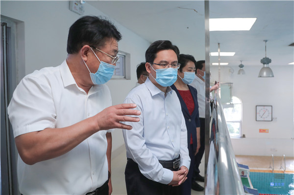 县领导看望慰问教育一线教师代表,陈必昌教师节走访春晖小学