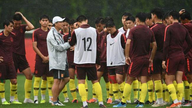 成耀东谈足球退步原因,成耀东国足经历