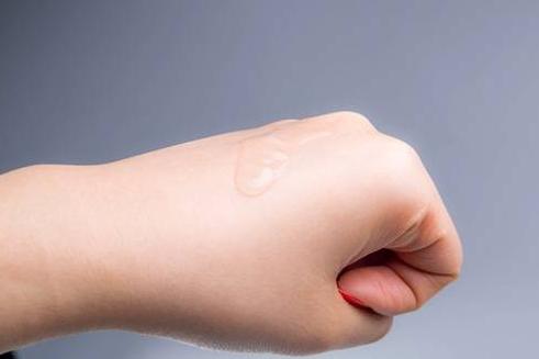 用原液护肤好吗,用精华液还是用水乳