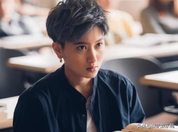 憨气女主郑靓歆，秒变攻气十足的靓妞，高调宣布与女友的拉拉恋