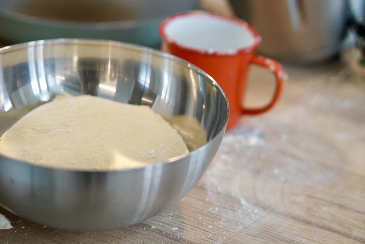 咸香好吃的日式盐面包，自己在家也能做，底部酥脆
