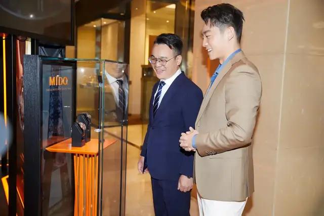 郑恺美度表视频 (郑恺亮相瑞士美度表新品发布盛典)