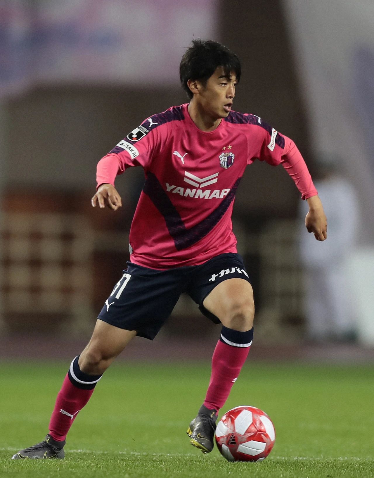 日本18岁足球天才学完驾照先做一件事他对于足球的执着无人能比