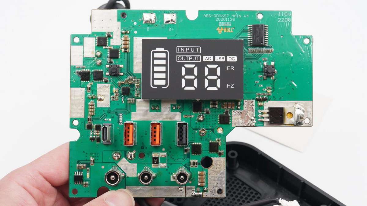 公牛便携式电源拆解,公牛1800w户外电源拆解