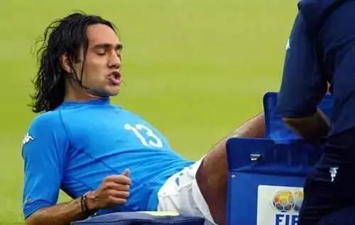 足坛史上十大受伤名场面,世界足球前十名最厉害球员