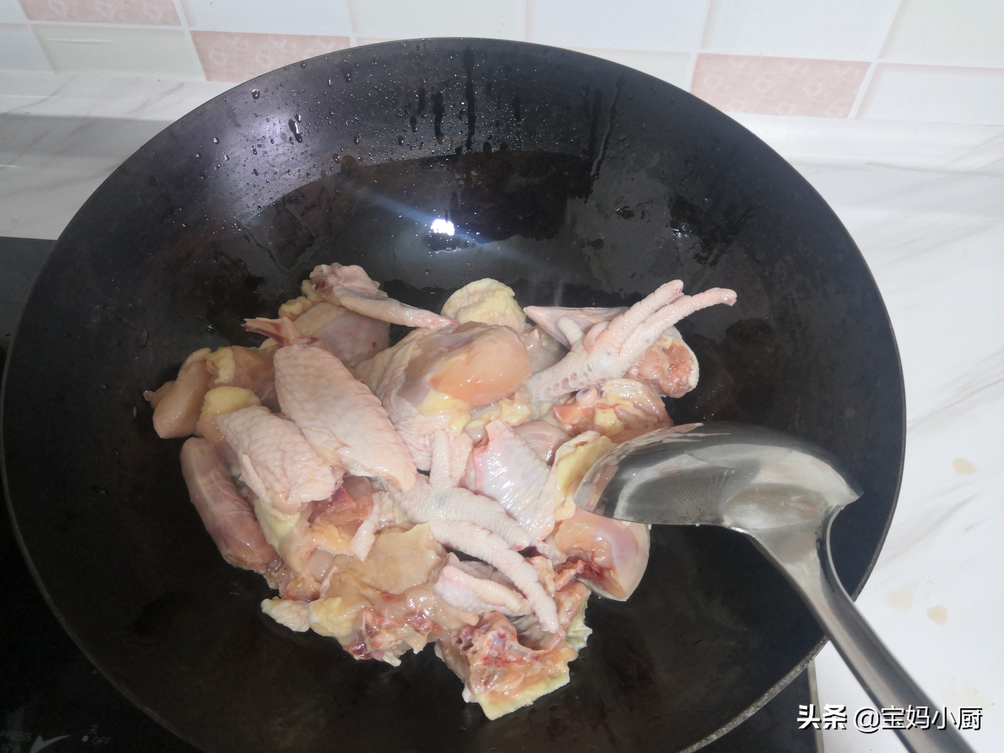 香喷喷的红烧鸡肉,鸡肉这样做孩子吃三碗饭都不够