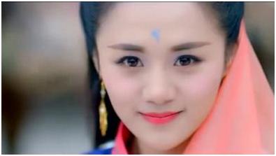 他爱上了自己的亲妹妹，不敢又不能，最后却爱得轰轰烈烈