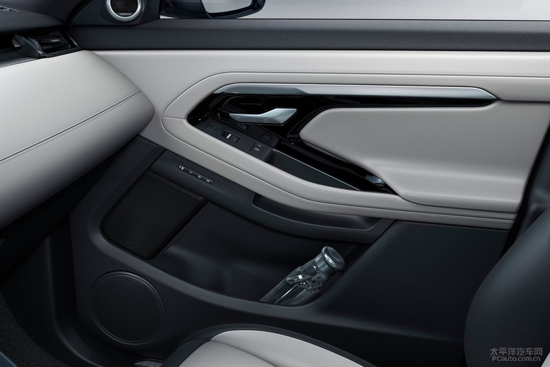 路虎揽胜极光对比同级别bba质量,路虎揽胜极光新一代测评视频