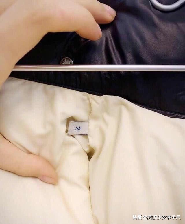 沈梦辰羽绒服是真的吗,沈梦辰迪桑特羽绒服