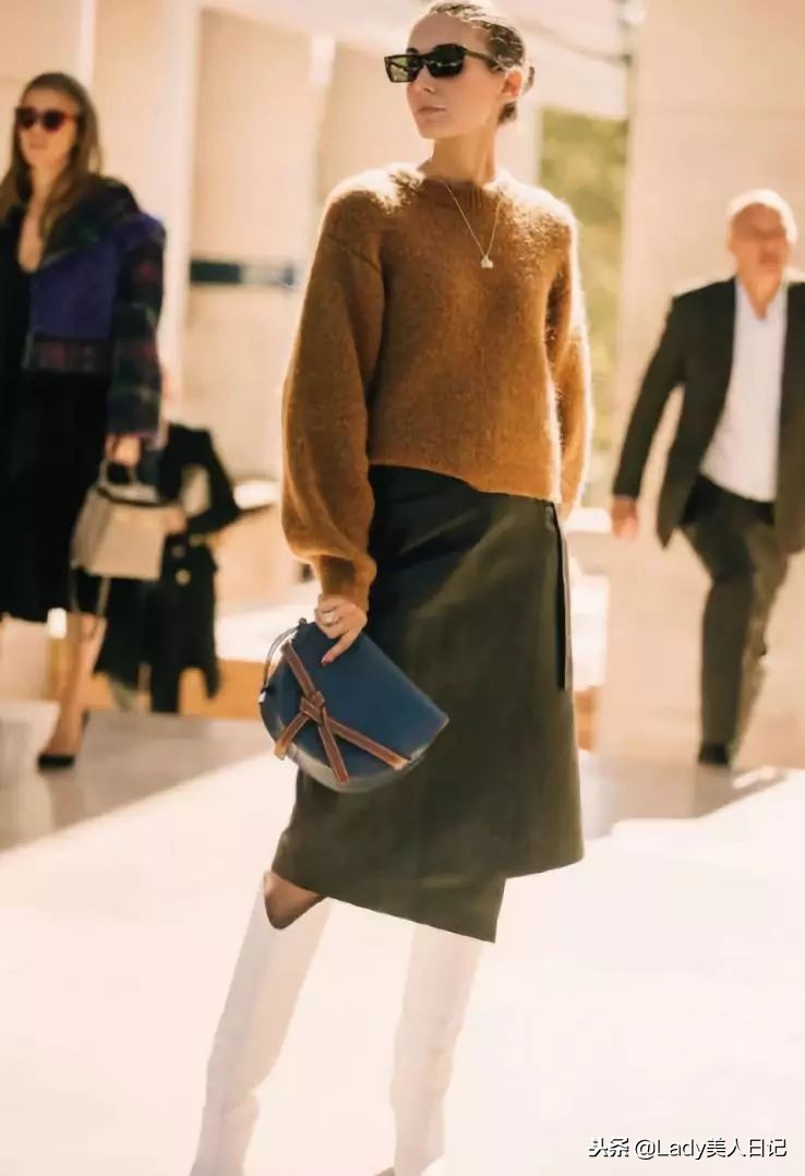 纯色毛衣看起来好甜啊！长裙+线衣实在是高级，美到骨子里去了