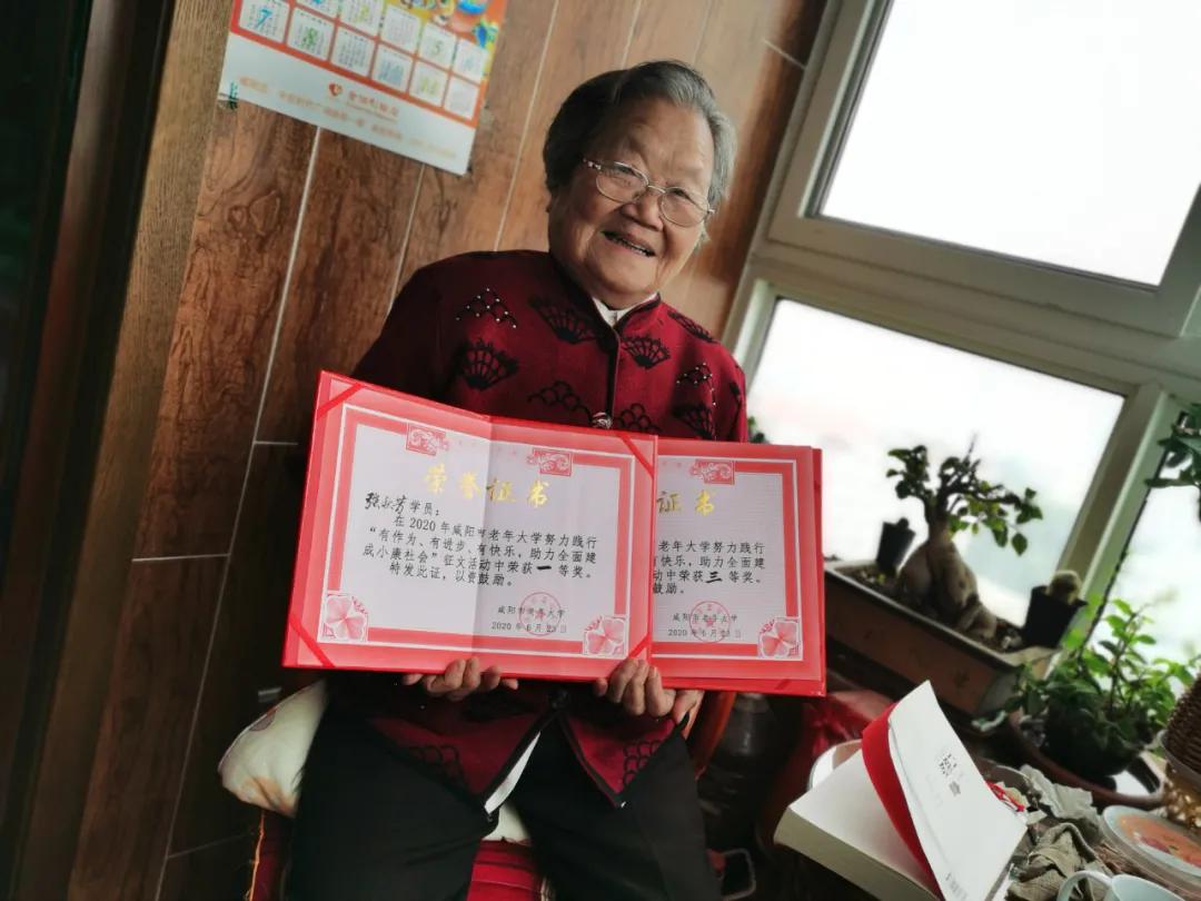 七十岁的老人怎么吹葫芦丝,十二岁小姑娘吹葫芦丝