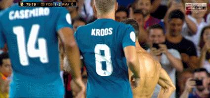 c罗难掩颓势梅西尽显球王风范,梅西难掩颓势c罗尽显球王风范