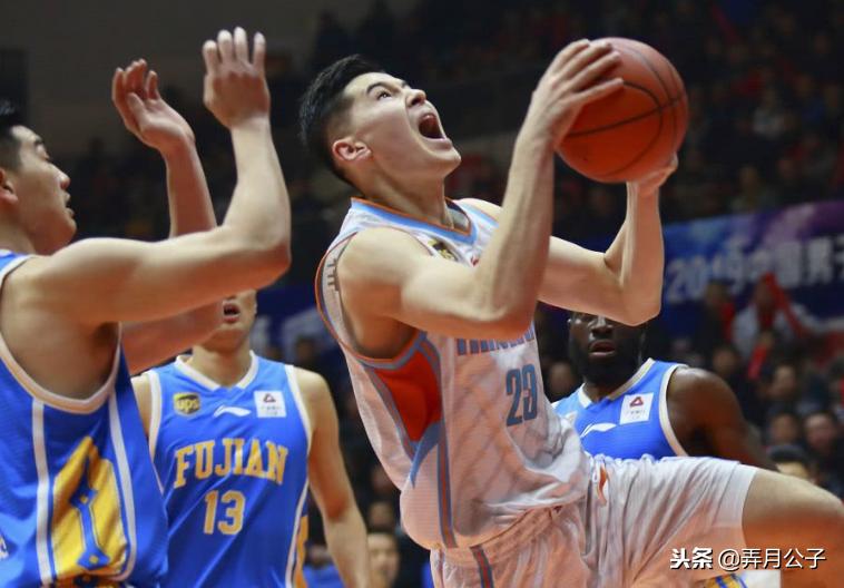 单节轰17分球,21岁小将连场爆发8秒犀利反击进球