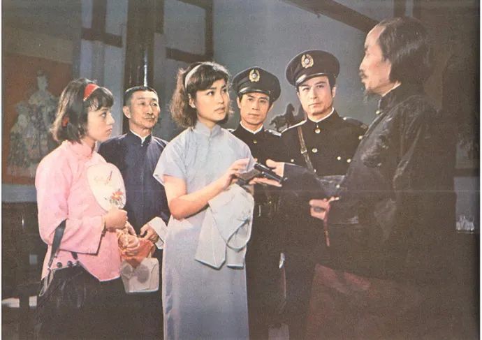 电影侠女十三妹哪年拍的,侠女十三妹老电影结局